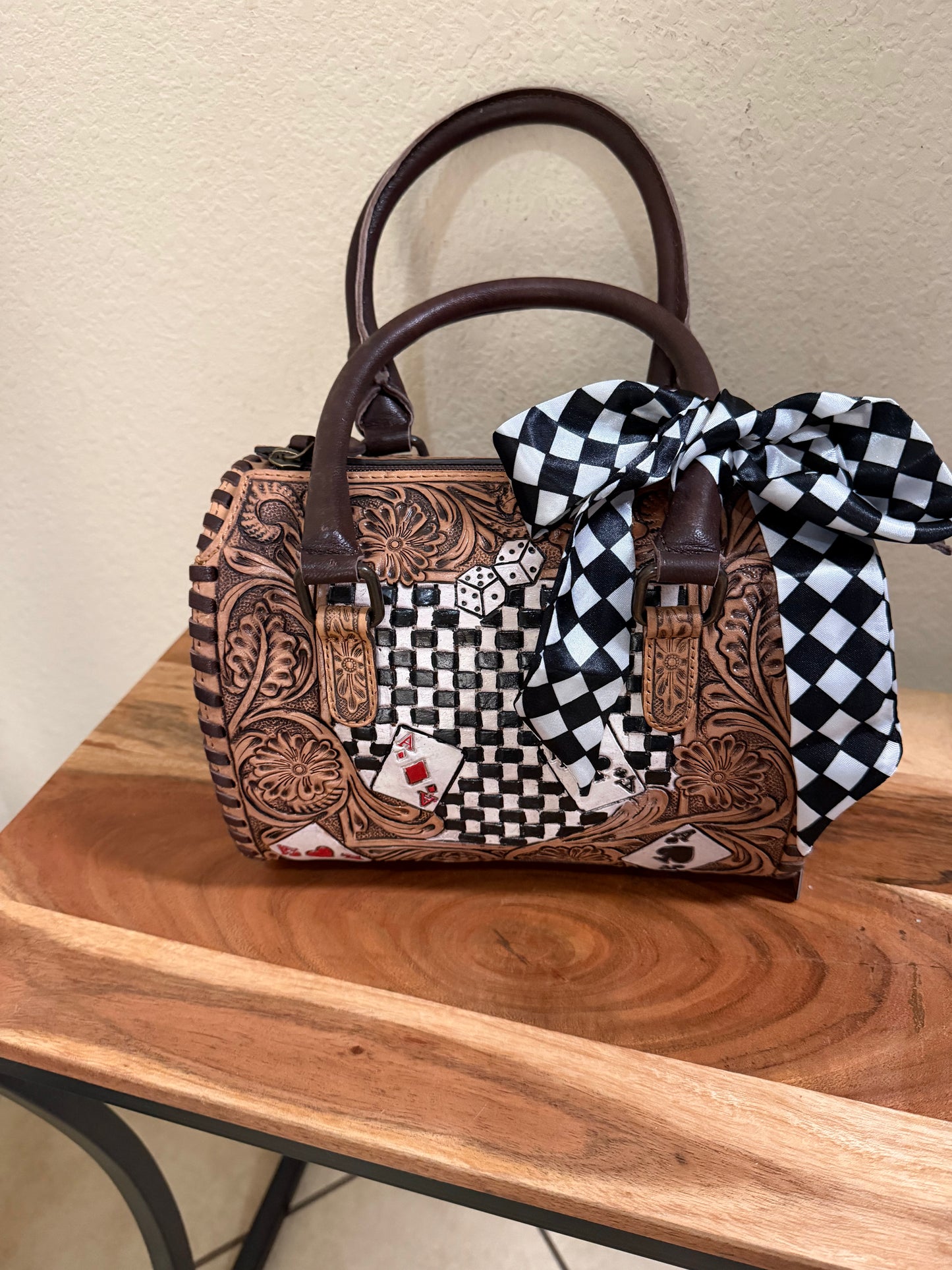 Small speedy bag with cards, dice and black and white checked print